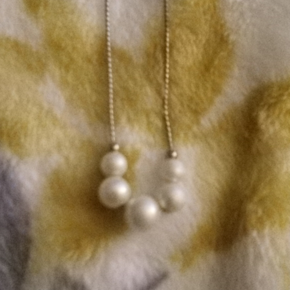 Antique necklace with white pearl like beads